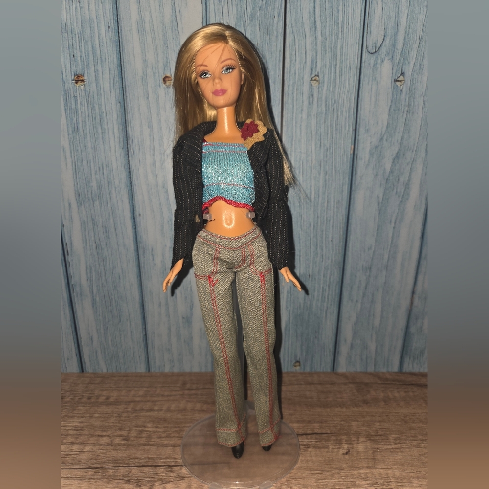 2004 Fashion Fever Barbie Doll #H0661